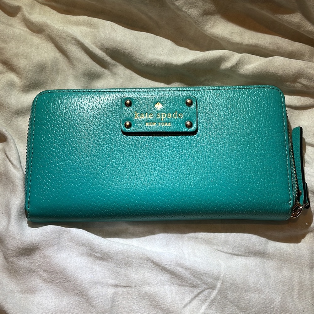 Kate Spade Wellesley Zip Around Wallet - EUC